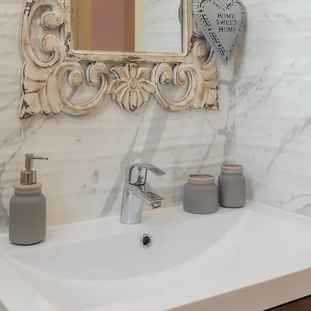 Διαμέρισμα Shabby Leni Σπλιτ
