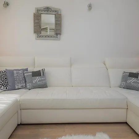 Διαμέρισμα Shabby Leni *